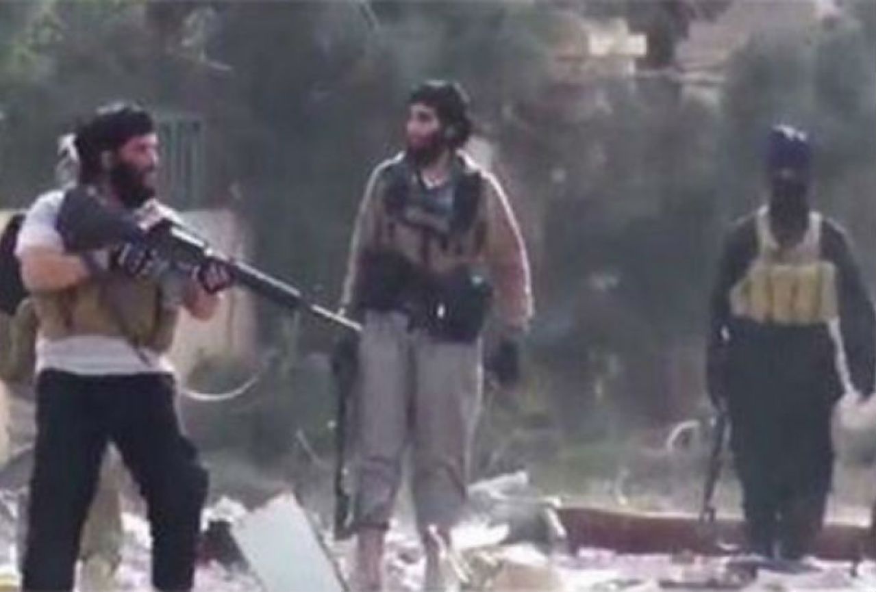 Nove snimke: Pripadnici ISIL-a s američkim jurišnim puškama M16