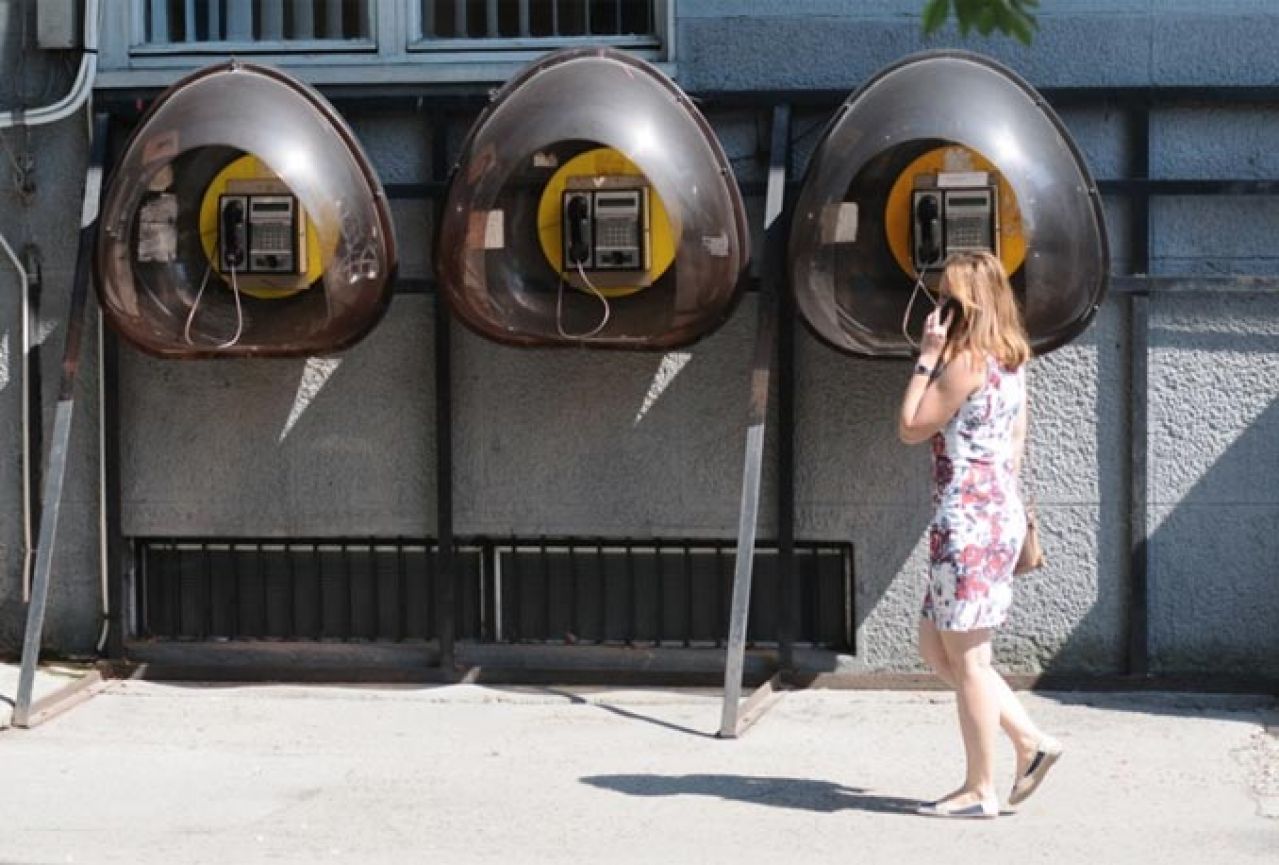 Javne govornice u Srpskoj postaju bankomati