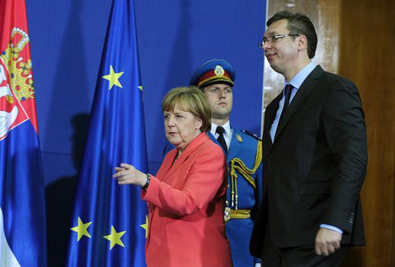 Vučić na izvanrednom sastanku s Merkel