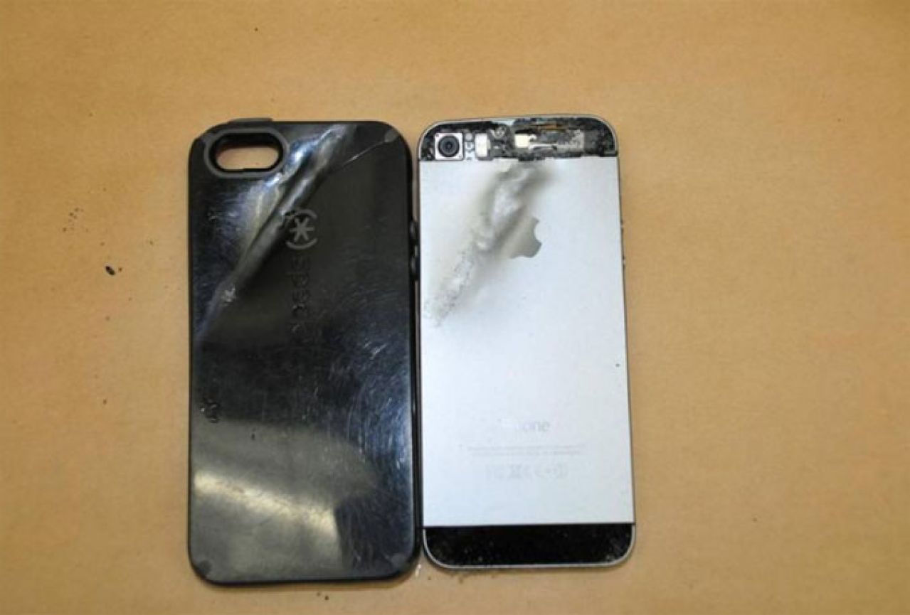 iPhone zaustavio metak i spasio studenta