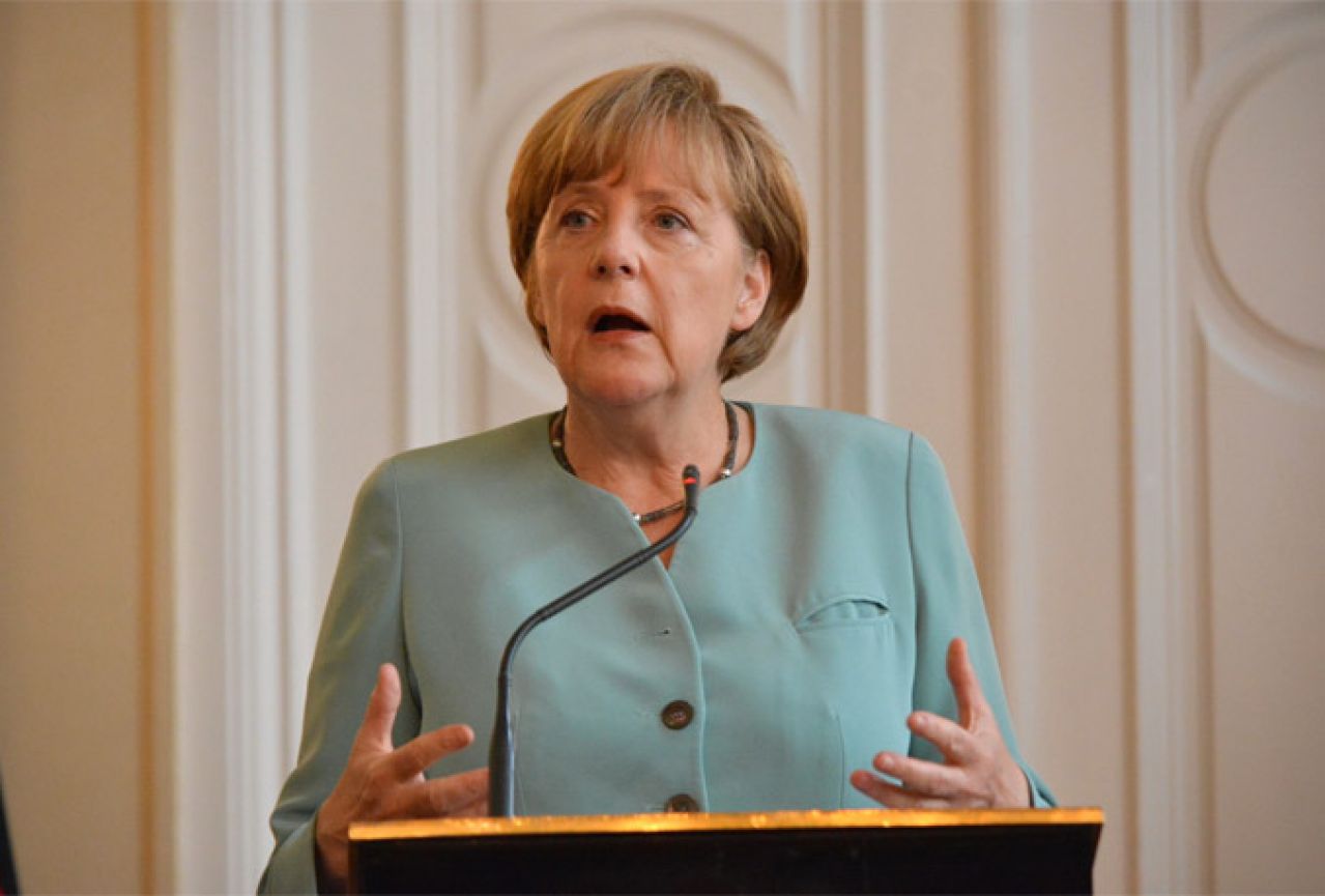 Merkel: Migranti će "promijeniti" Njemačku