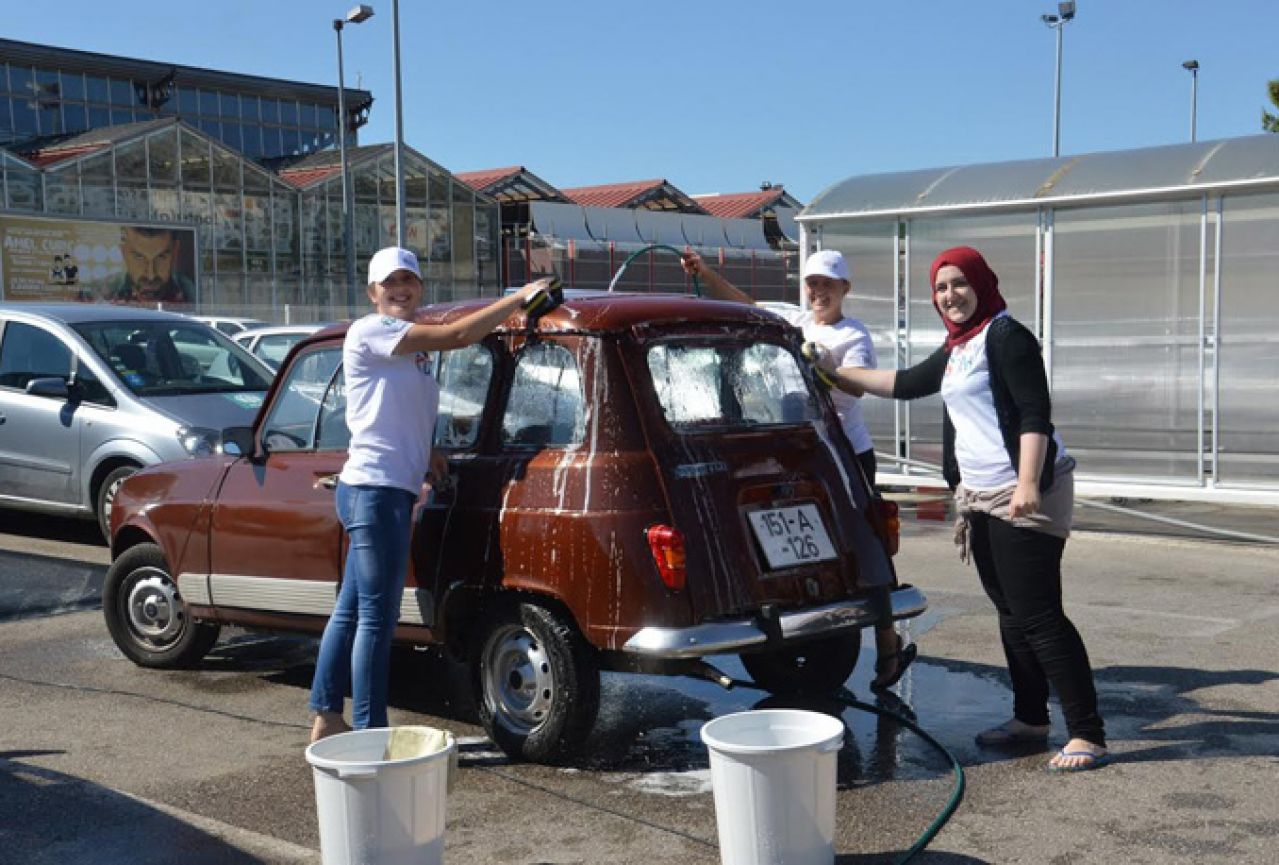 'Invazija ljubavi na Mostar': Besplatno pranje automobila i čišćenje grada