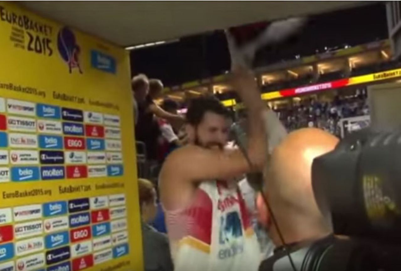Eurobasket: Španjolac Mirotić poderao zastavu Srbije!