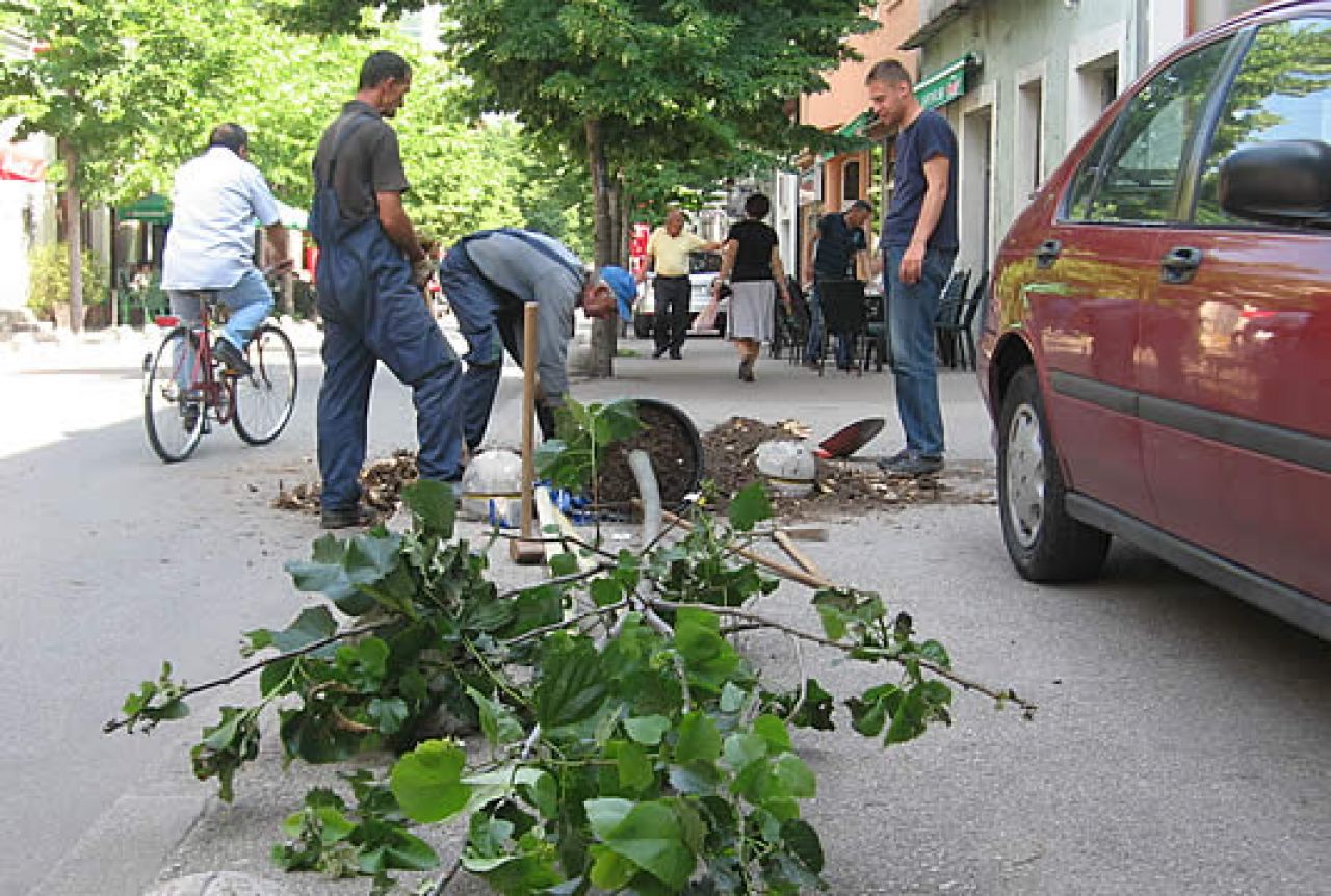 Nikoga nije briga što su radnici Komosa u štrajku!?