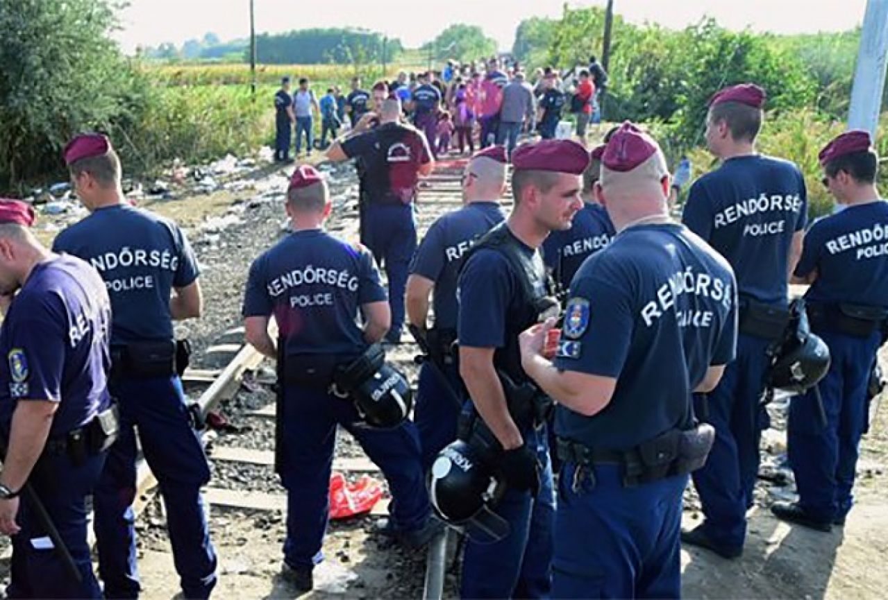 Mađarska policija: Nismo tukli novinare, opominjali smo ih da ne ometaju akciju