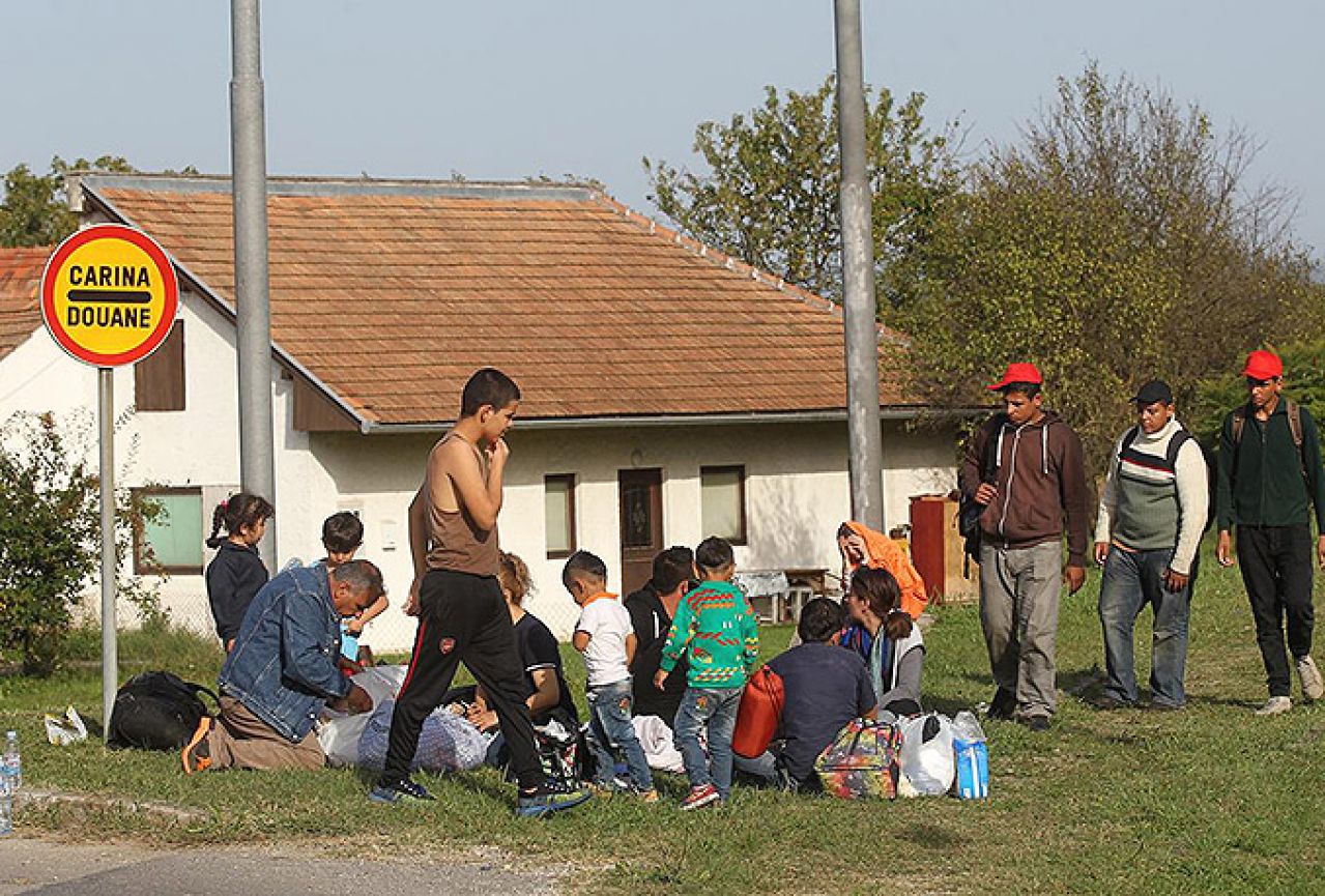 Migranti iz Belog Manastira pristižu u Osijek i pokušavaju ući Zagreb