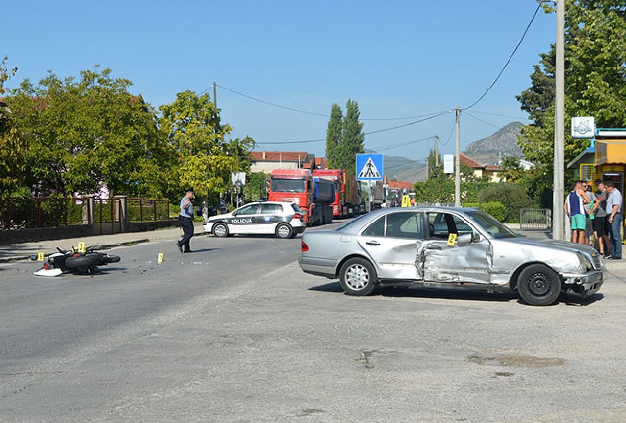 Vitina: Sudar motocikla i Mercedesa