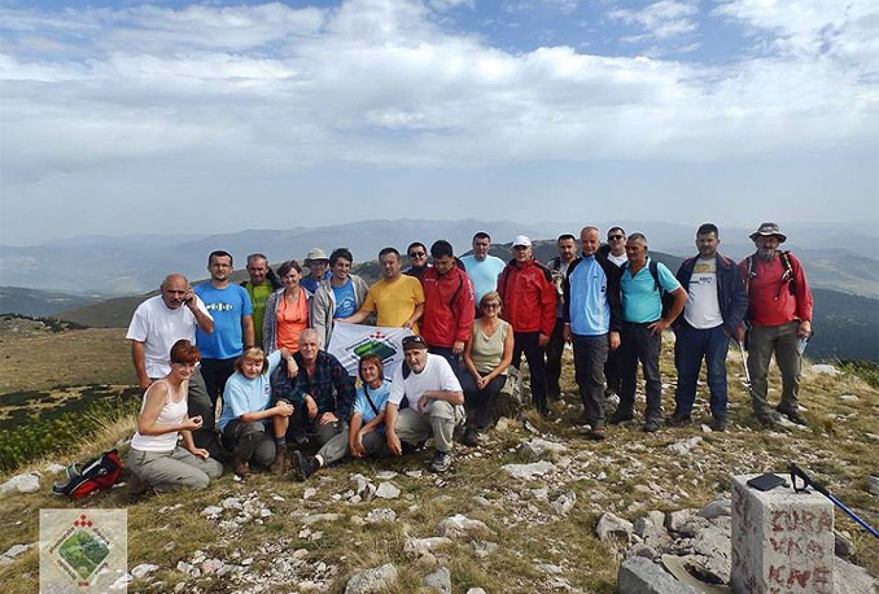 Stotinu dvadeset planinara na vrhu Raduše obilježili utemeljenje Planinarskog saveza Herceg Bosne