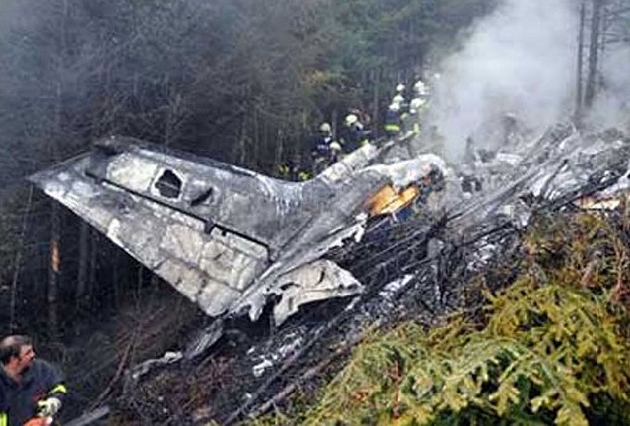 Pao zrakoplov kod Doboja, jedna osoba poginula