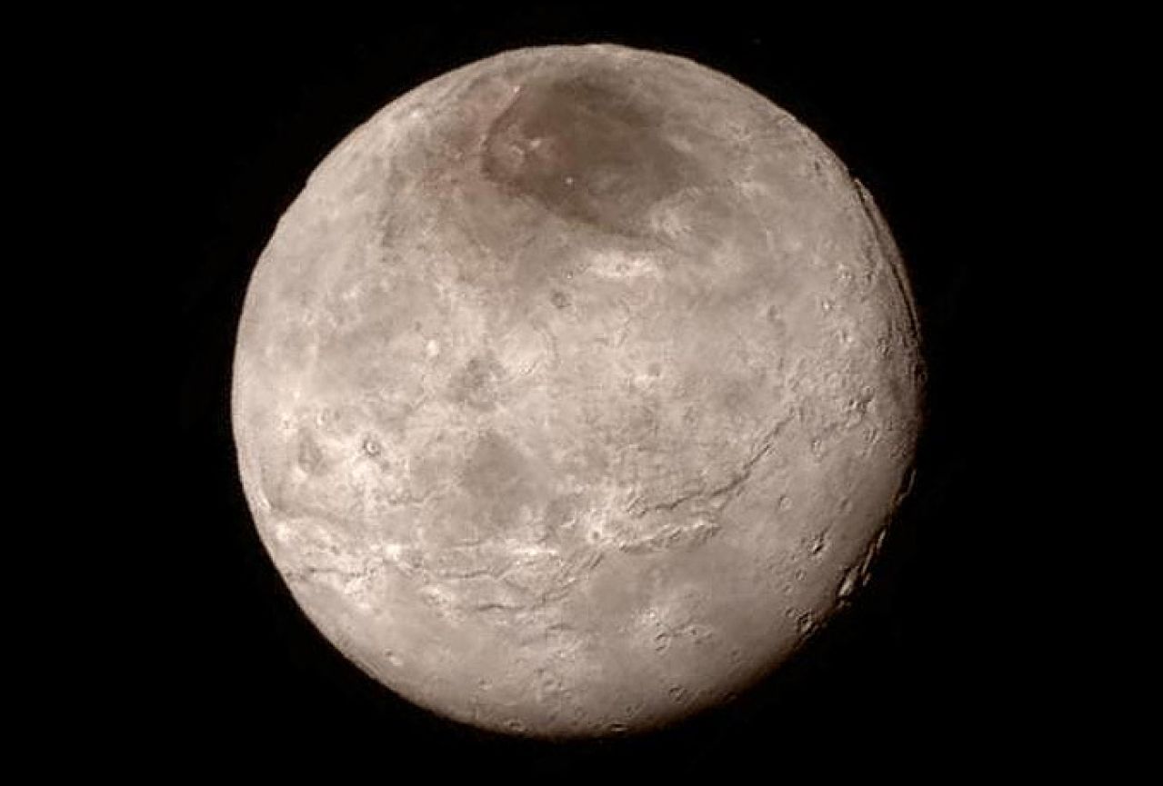 Naborana površina Plutona duga više stotina kilometara