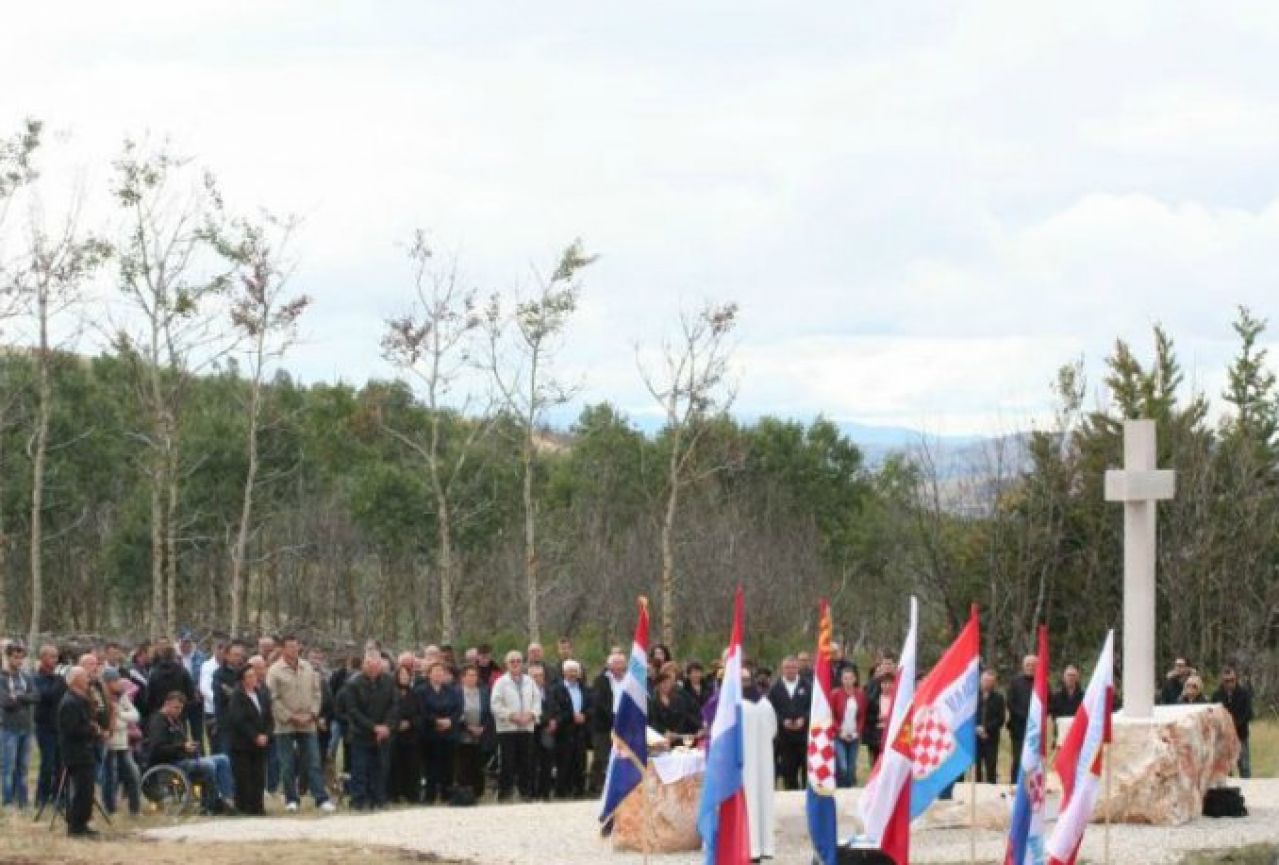 Otkriven spomenik žrtvama partizanskih zločina