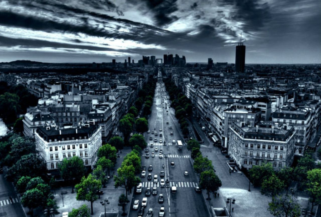 Pariz na jedan dan zabranio promet automobilima