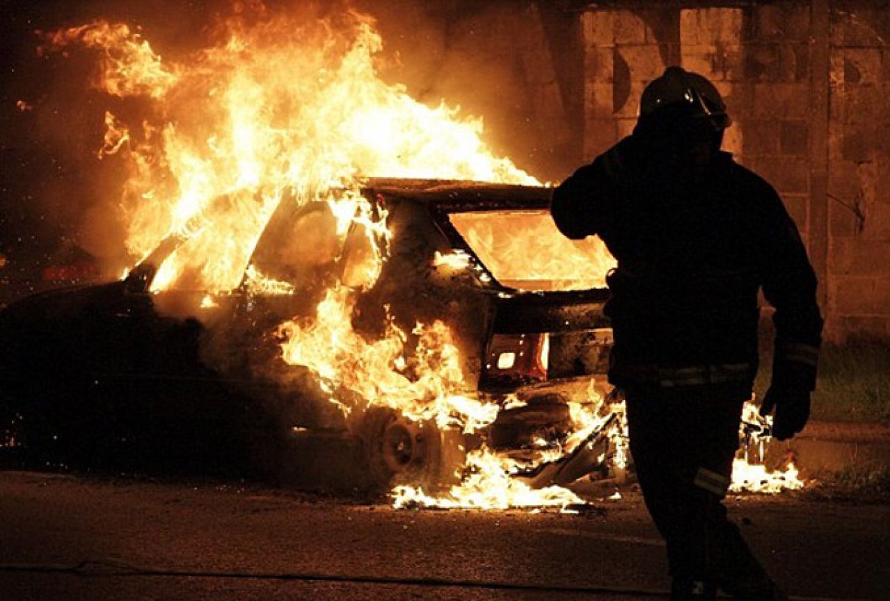 Mostar: Zapaljeno auto predsjednici udruge žena