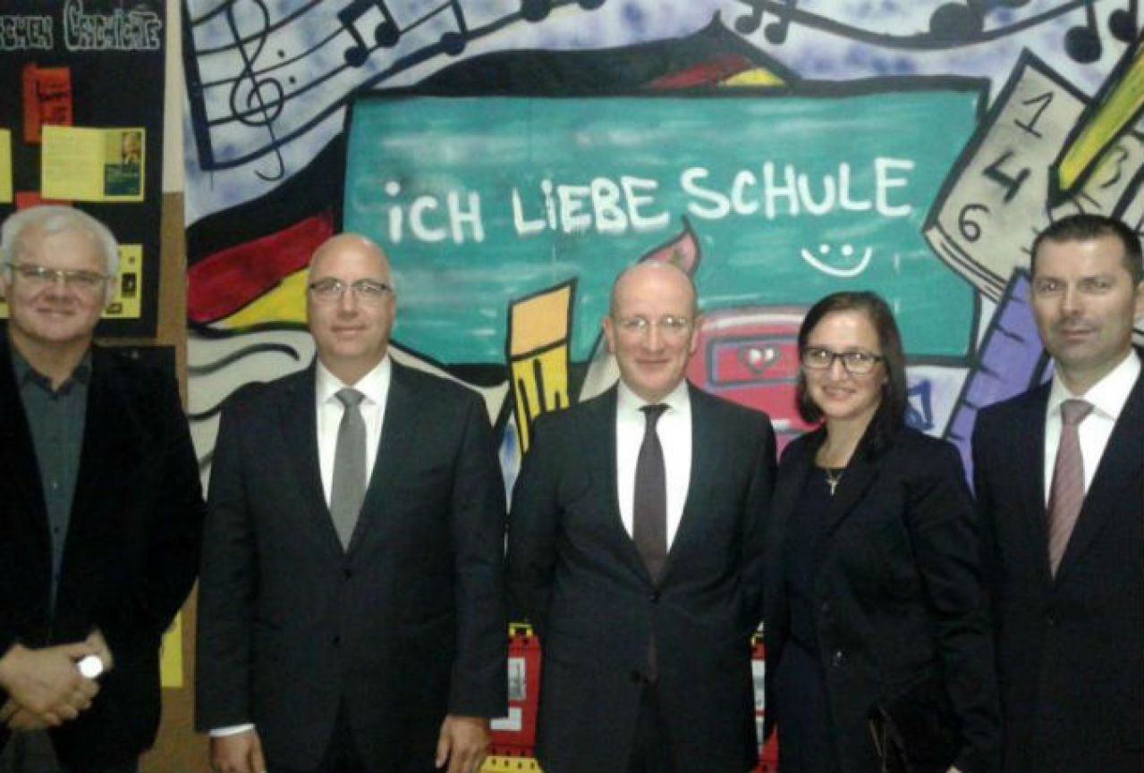 Članovi Uprave mostarskoga Aluminija na proslavi Dana njemačkoga jedinstva