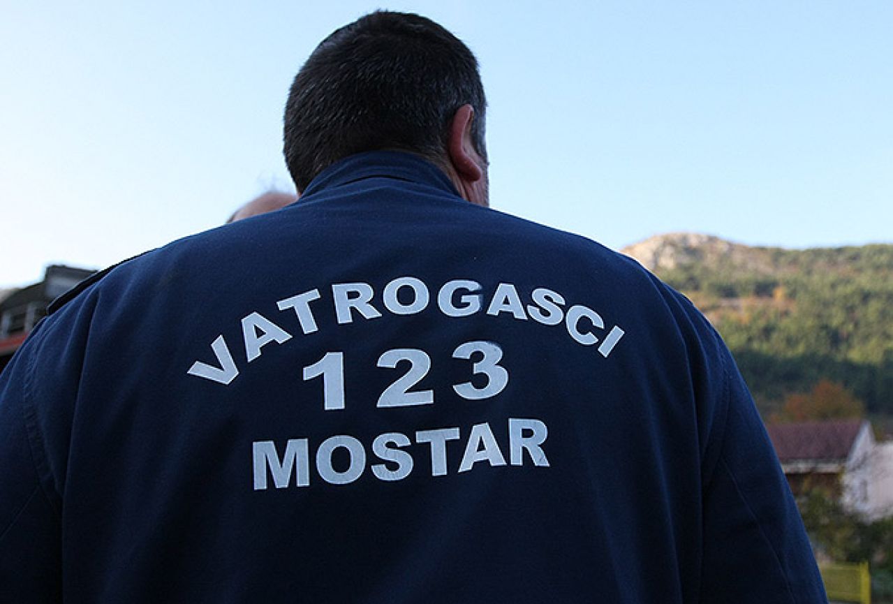 Pet požara u Mostaru: Gorjelo i u napuštenoj diskoteci iza Kosače