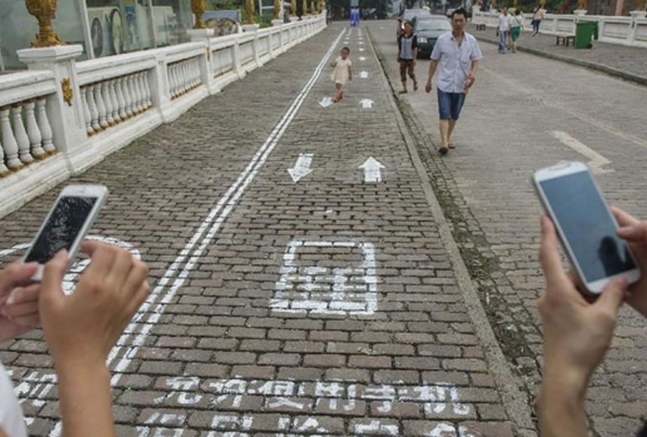 Saznajte što je to phubbing i zašto uništava moderne veze