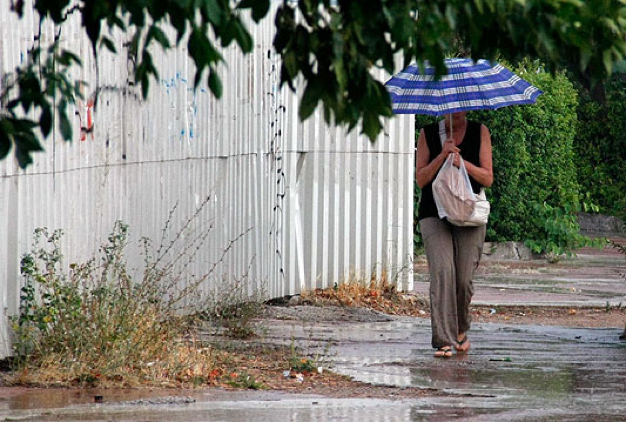 Jutros u BiH pretežno oblačno s kišom, u Hercegovini sunčano