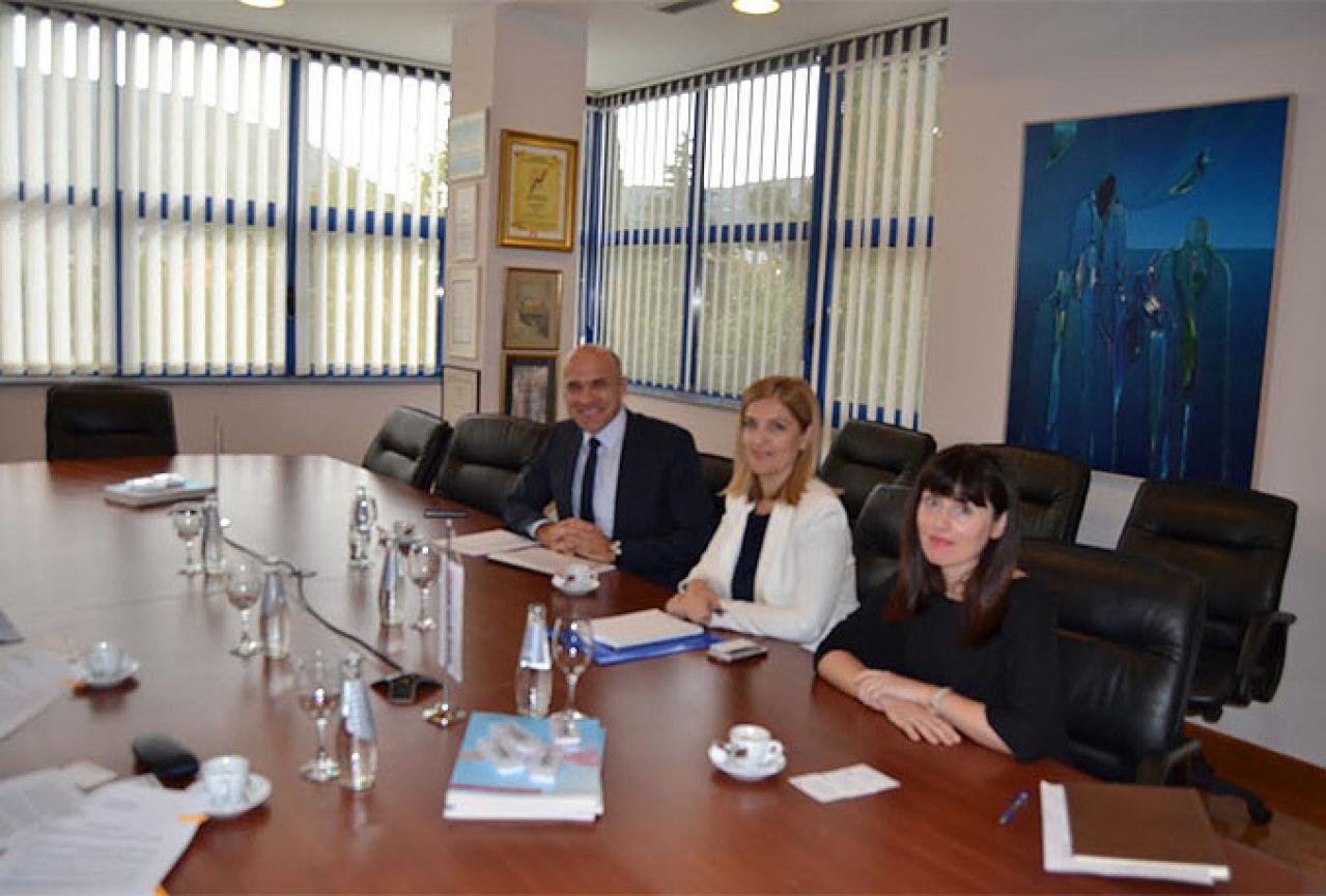 U Mostaru potpisan ugovor za pomoć mikro, malim i srednjim poduzećima