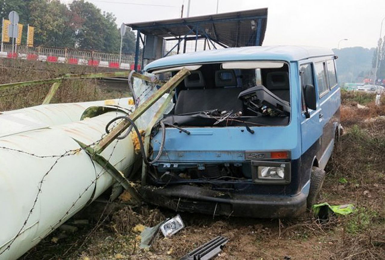 Tuzla: 60-godišnjak se zabio u parovod i poginuo