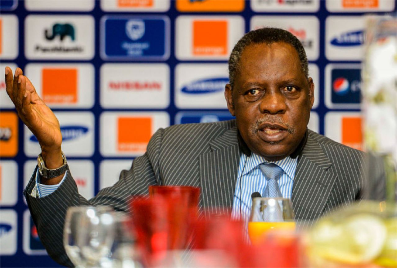 Kamerunac Hayatou na čelu FIFA-e umjesto Blattera