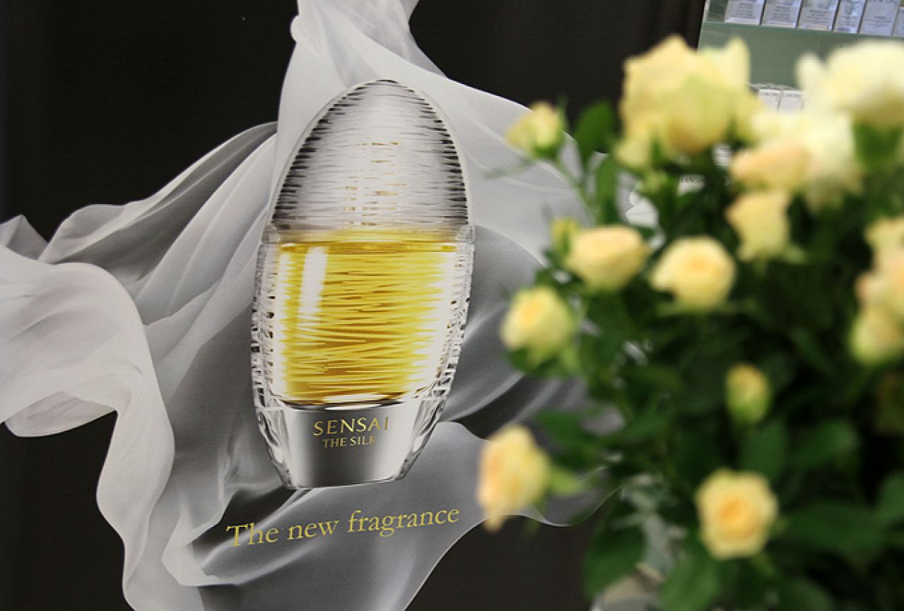 Upriličena promocija luksuznog SENSAI The Silk parfema