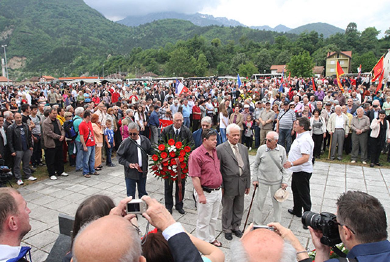 Tisuće ljudi na obilježavanju 70. godišnjice Bitke na Neretvi