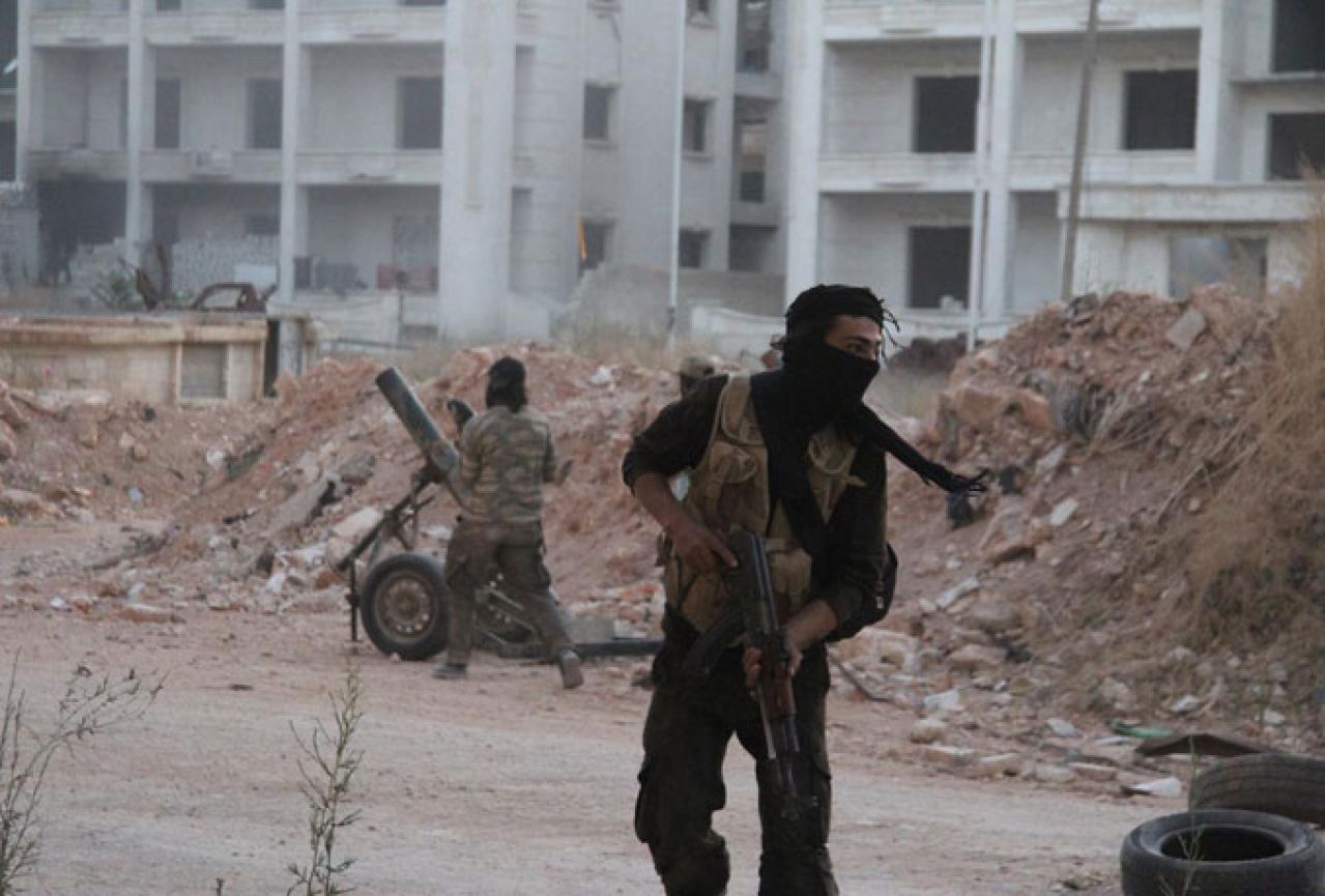 Sirijski pobunjenici raketirali rusko veleposlanstvo u Damasku
