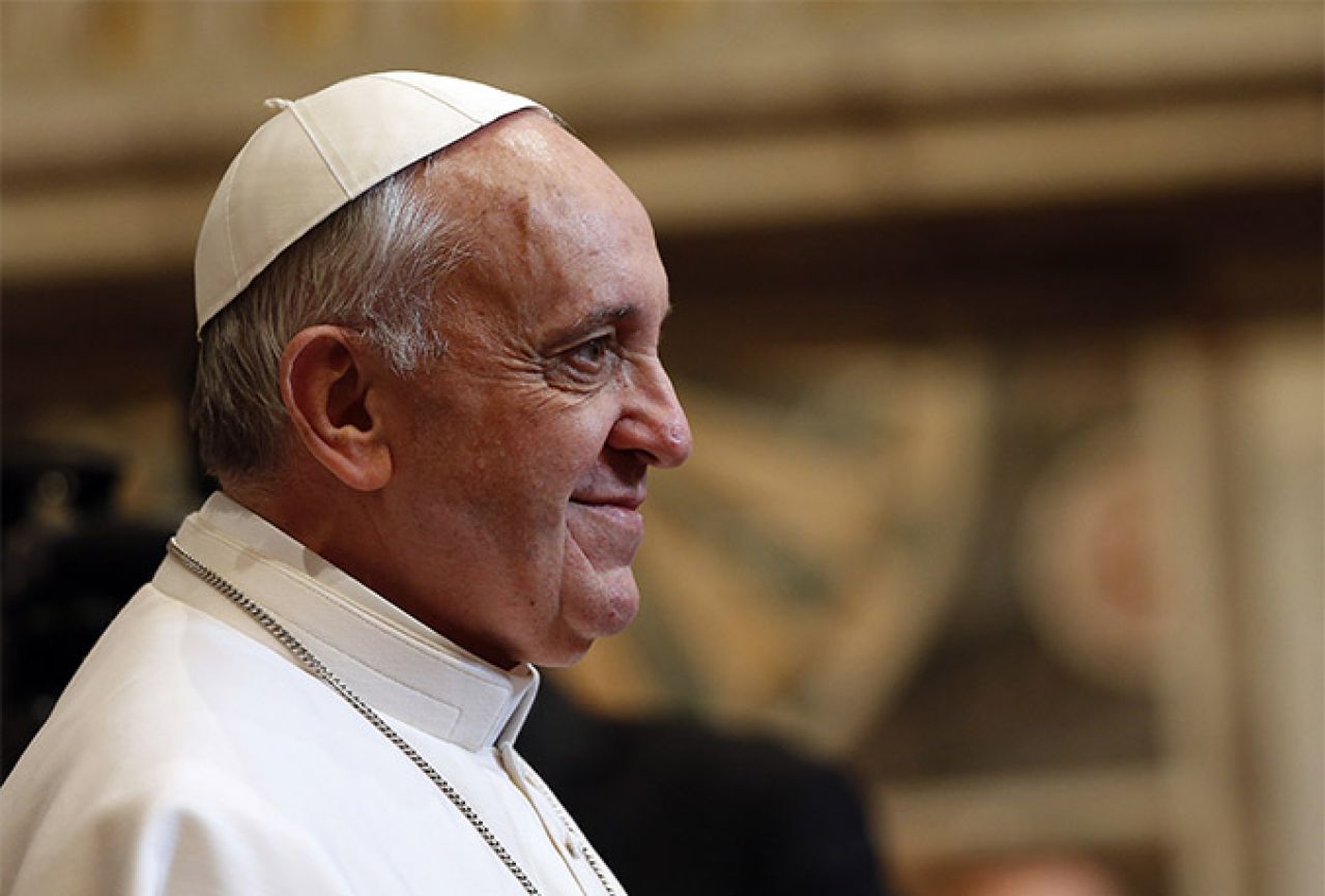 Vatikan negirao da Papa boluje od tumora na mozgu