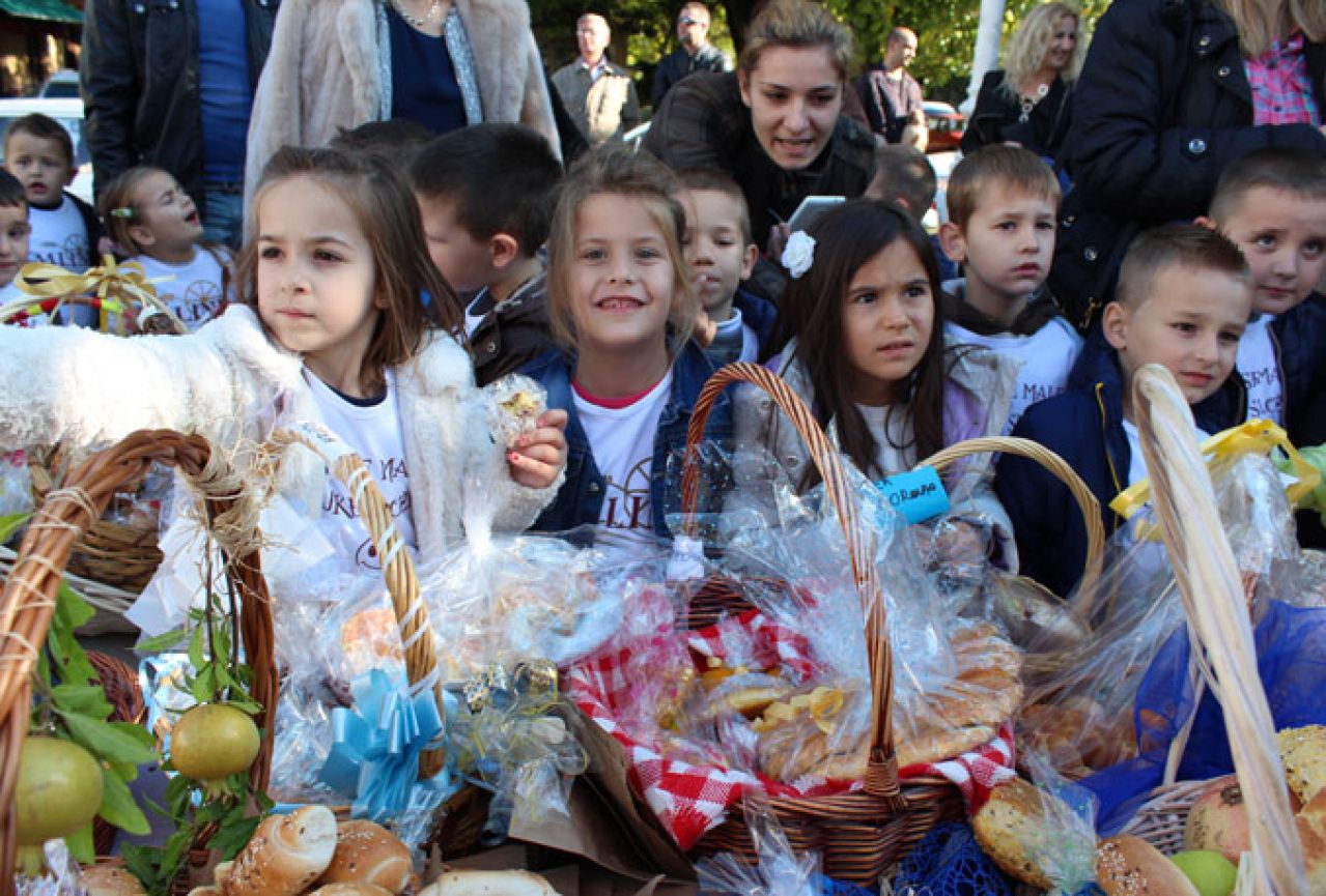 Čapljinski mališani priredili nezaboravnu manifestaciju ''Dani kruha 2015''