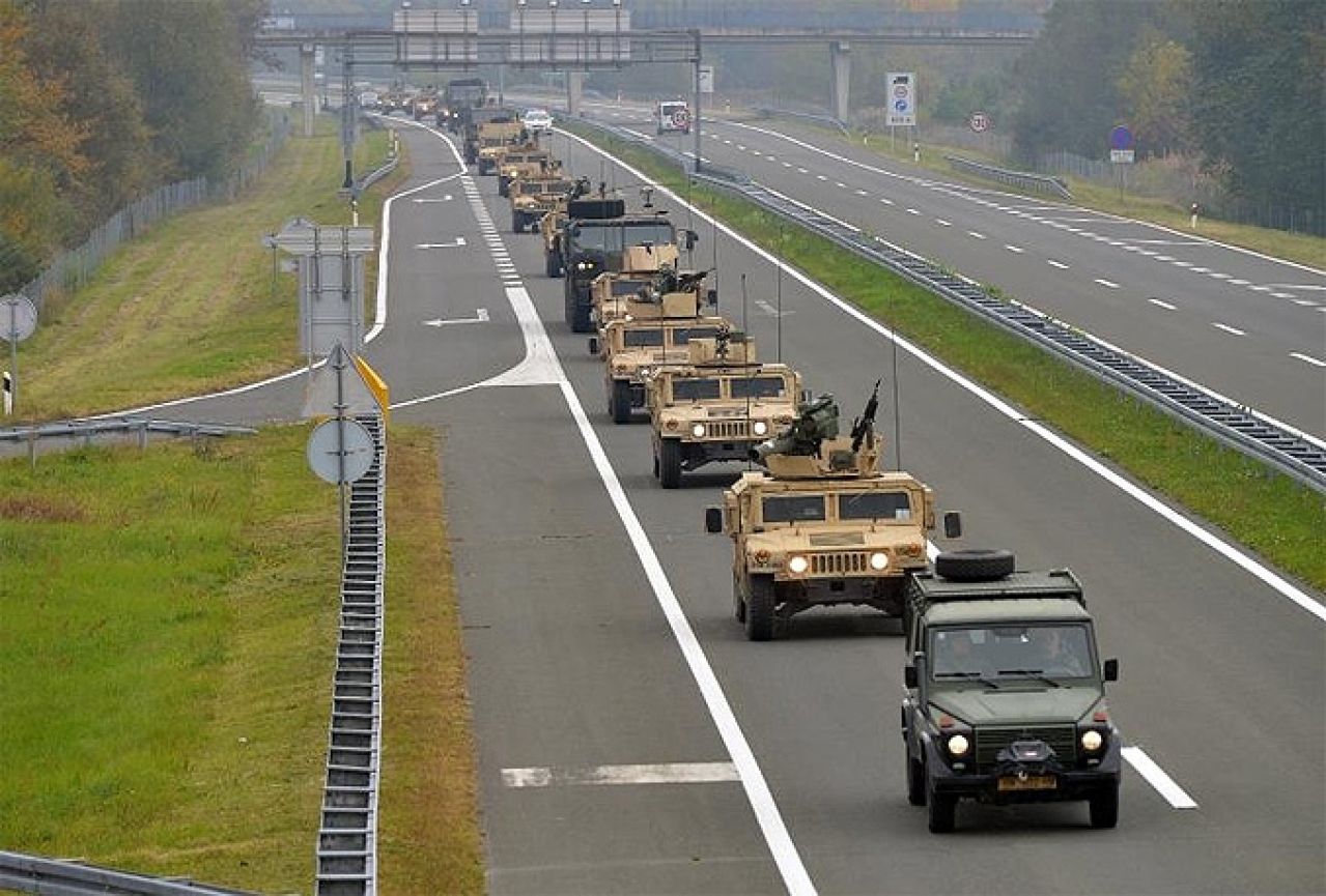 Konvoj oklopnih vozila američke vojske ušao u Hrvatsku