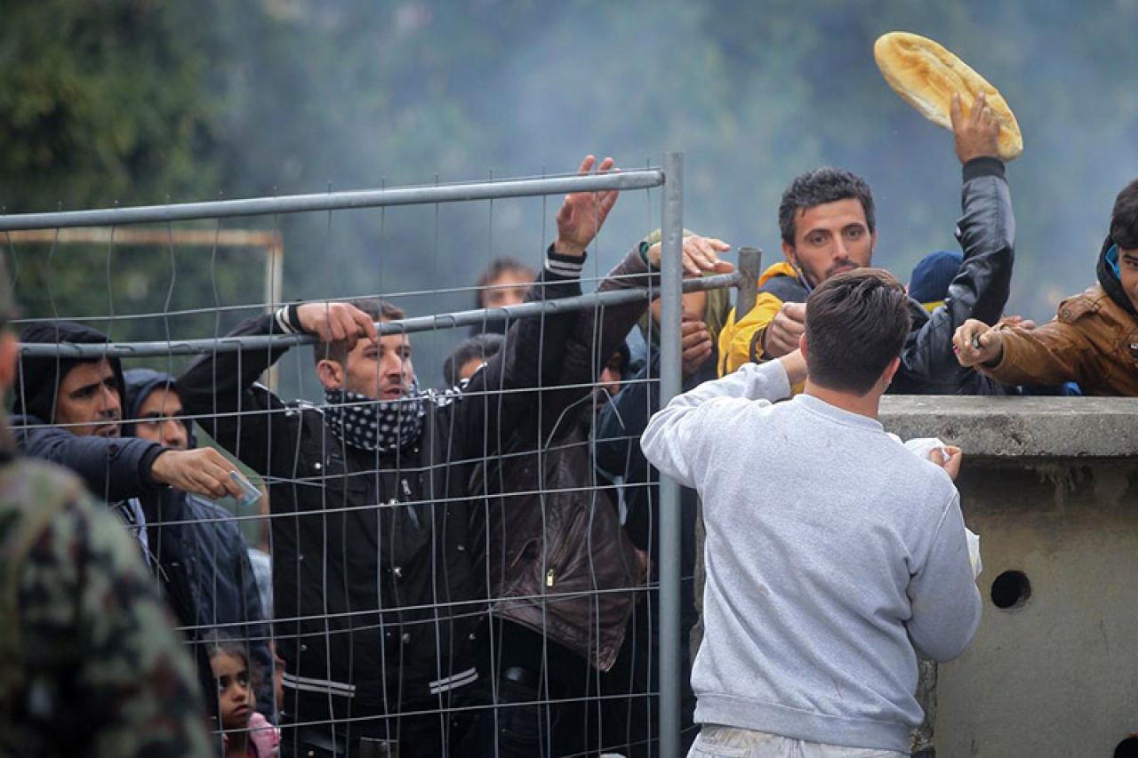 Austrijska vojska i policija spriječili migrante da probiju ogradu, građani se naoružavaju(!)