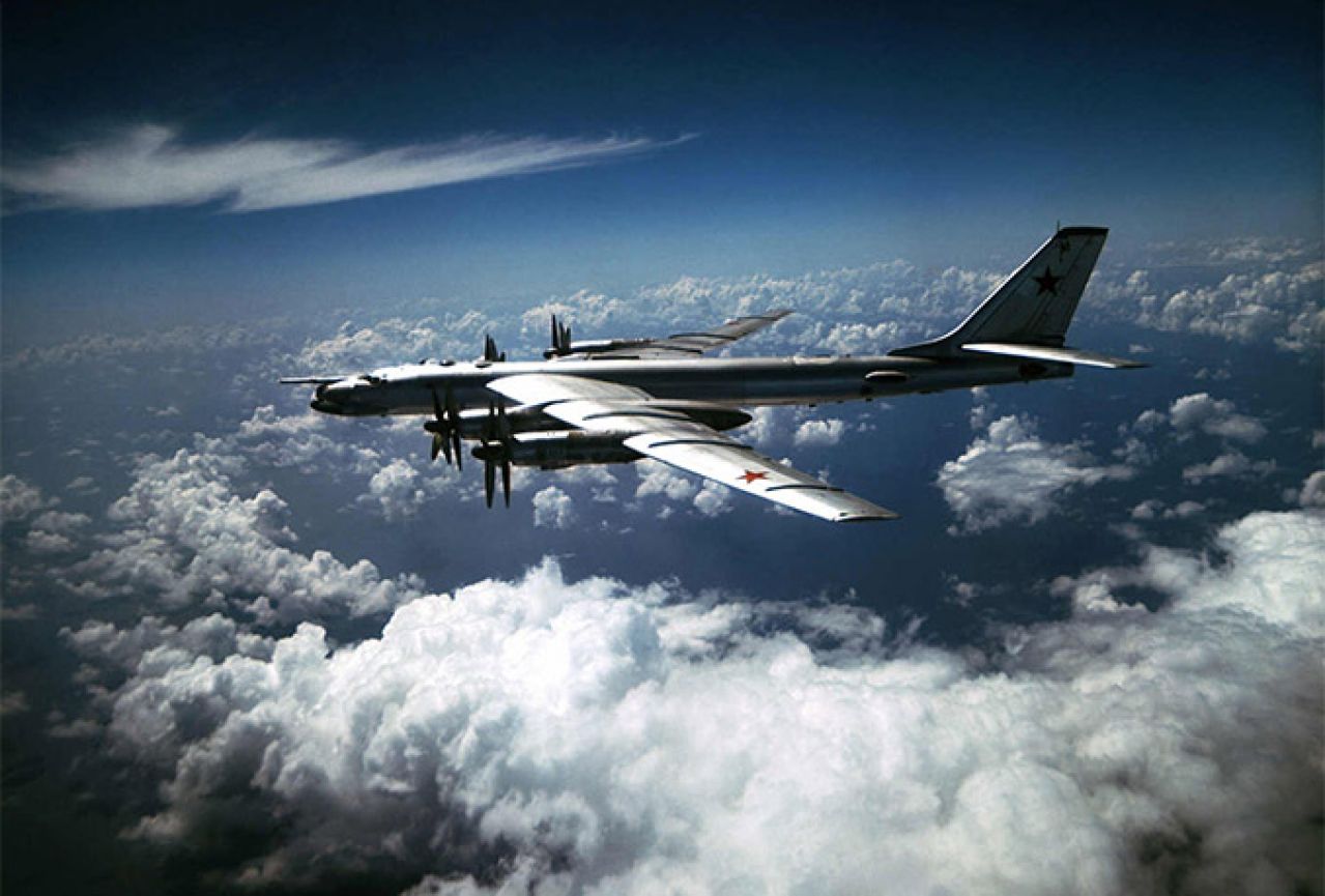 Ruski bombarderi uzbunili lovce presretače na američkom nosaču zrakoplova  