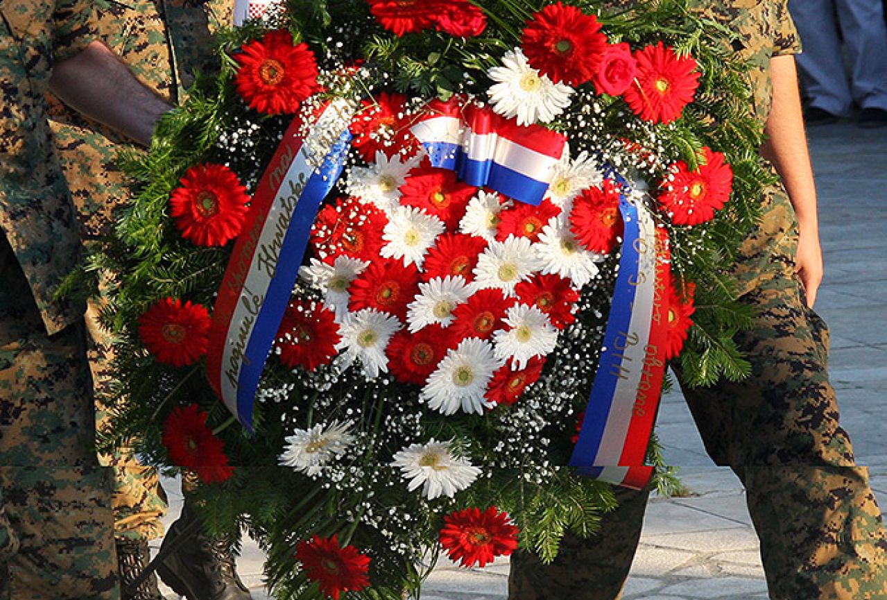 Izaslanstvo Udruge HVO Sarajevo položilo vjenac na groblju "Sveti Josip"