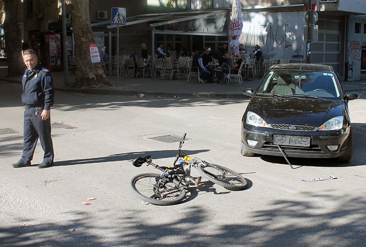 Mostar: Ford oborio biciklistu kod tržnog centra