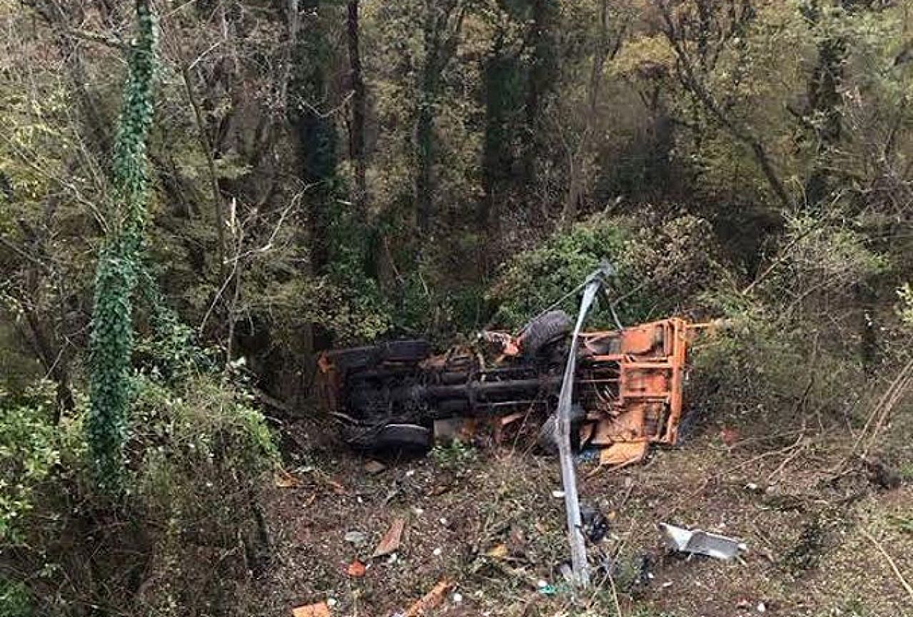 Konjic: Vozač dizalice poginuo pri slijetanju u rijeku