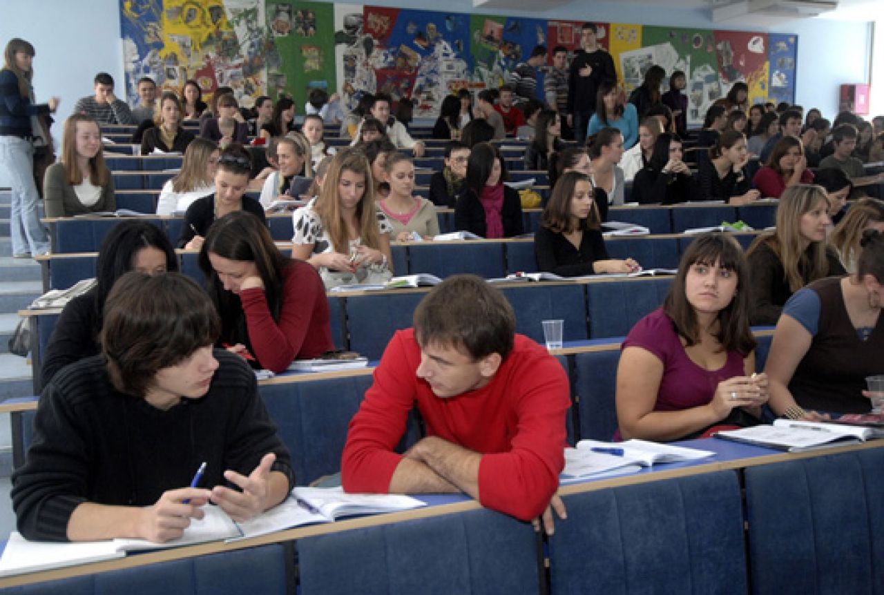  Studenti pripremili i predali radnu verziju zakona o studentskom standardu 