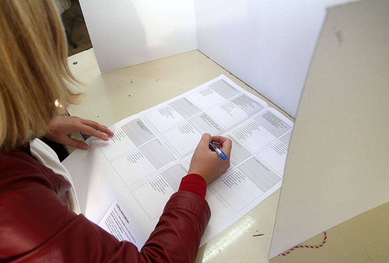 Zasad nema većih gužvi na biračkim mjestima u Mostaru