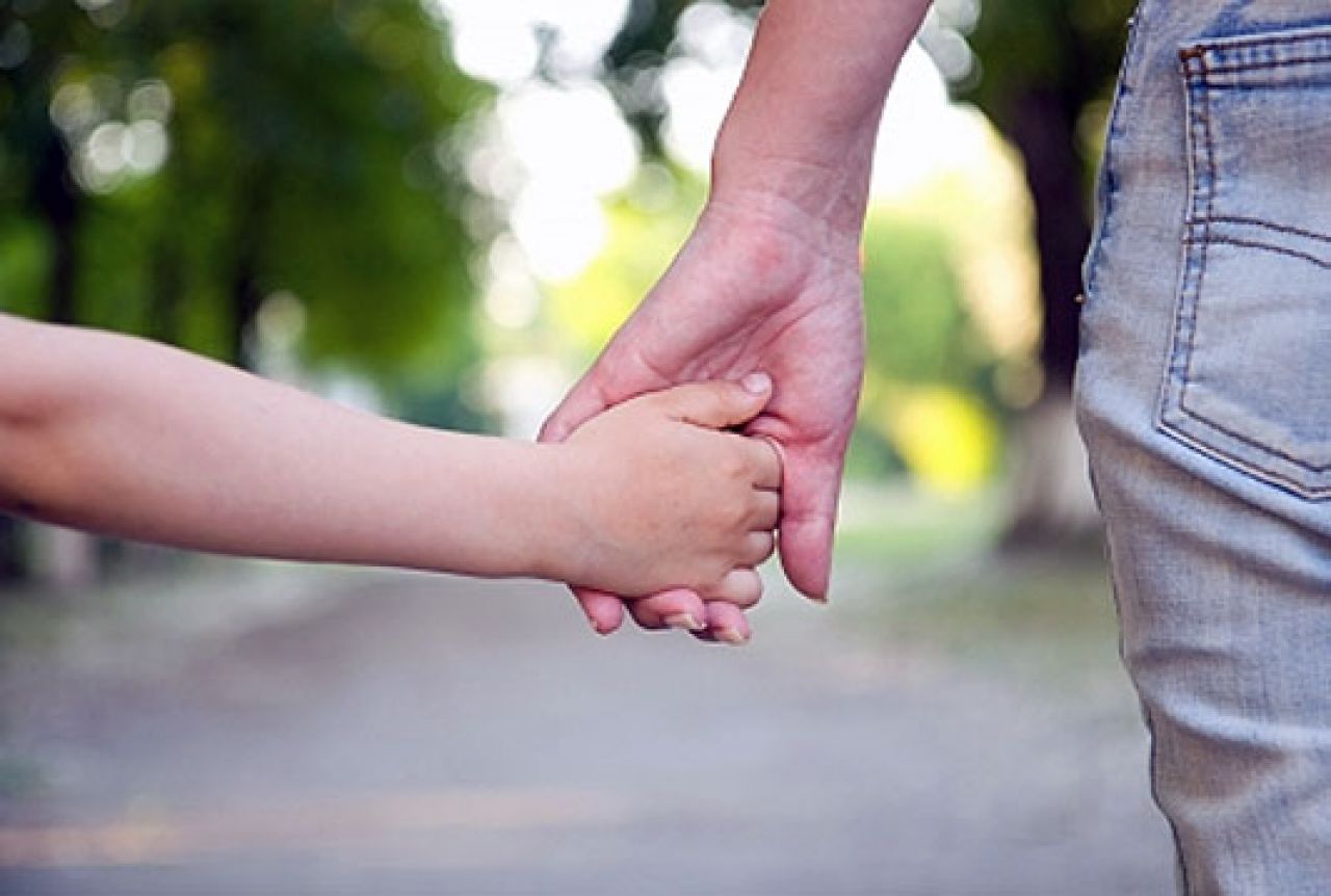 U Hrvatskoj se godišnje posvoji stotinjak djece