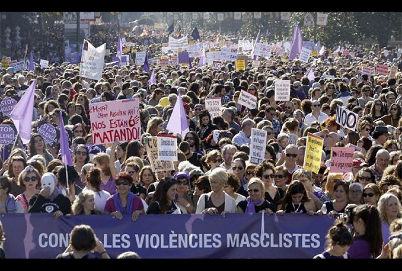 Španjolci prosvjeduju protiv nasilja nad ženama