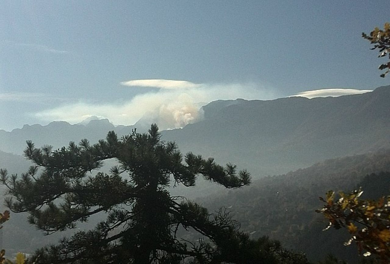 Konjic: Vatrogasci gase požare u blizini grada