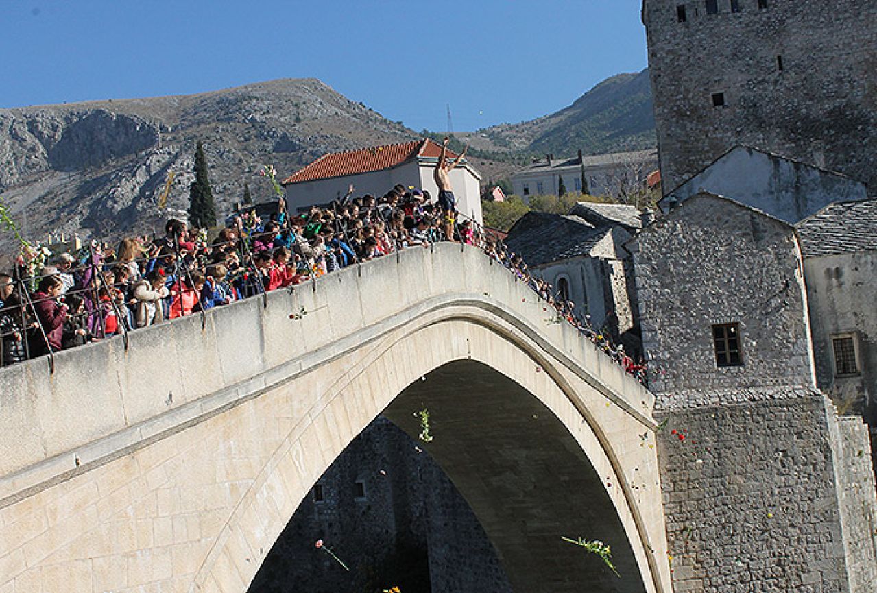 Obilježena godišnjica rušenja Starog mosta, Balić: Valjda će ovaj duže trajati