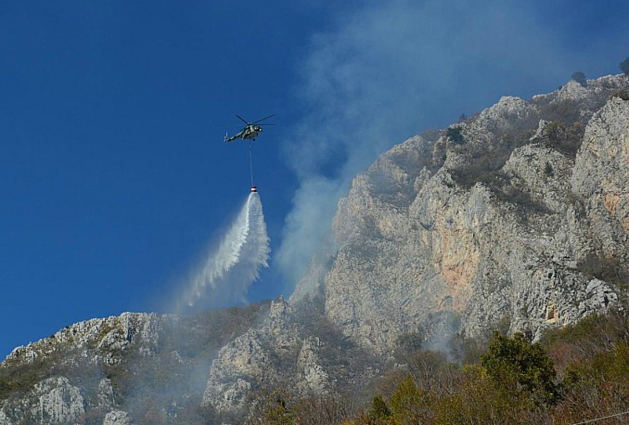 I dalje gori na Makljenu, požari u općini Konjic lokalizirani