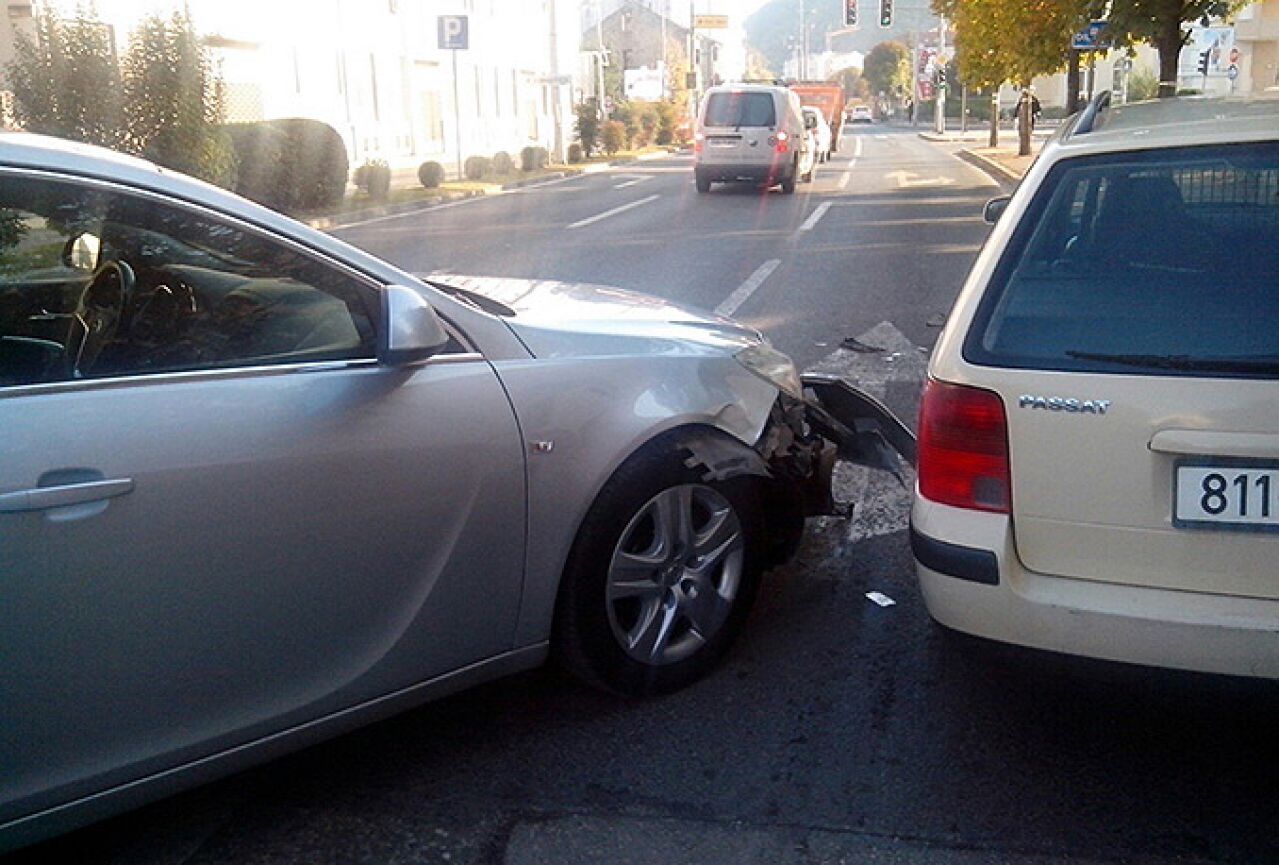 Bulevar: Prometna nesreća prouzrokovala gužve i kilometarsku kolonu 