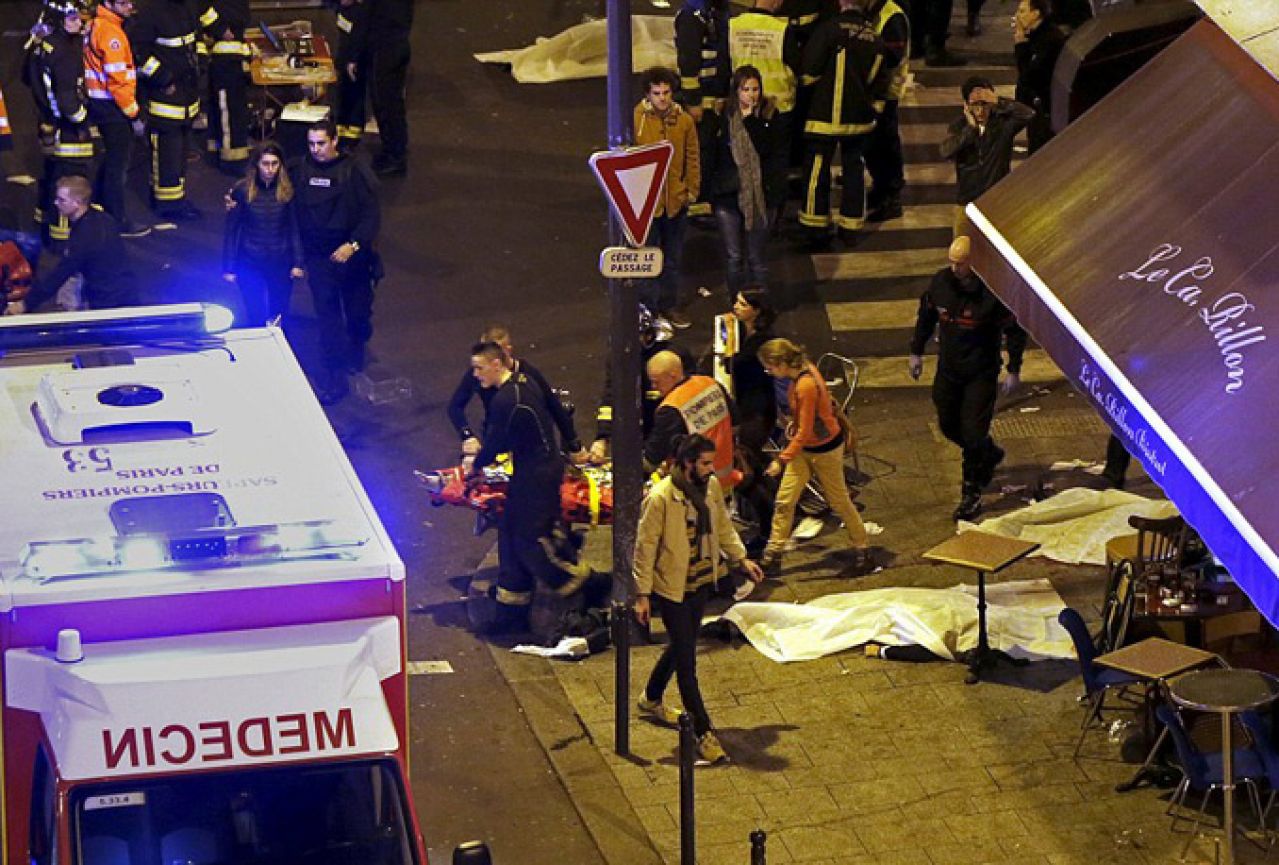 Pariz broji mrtve; Francuska zatvorena i izolirana
