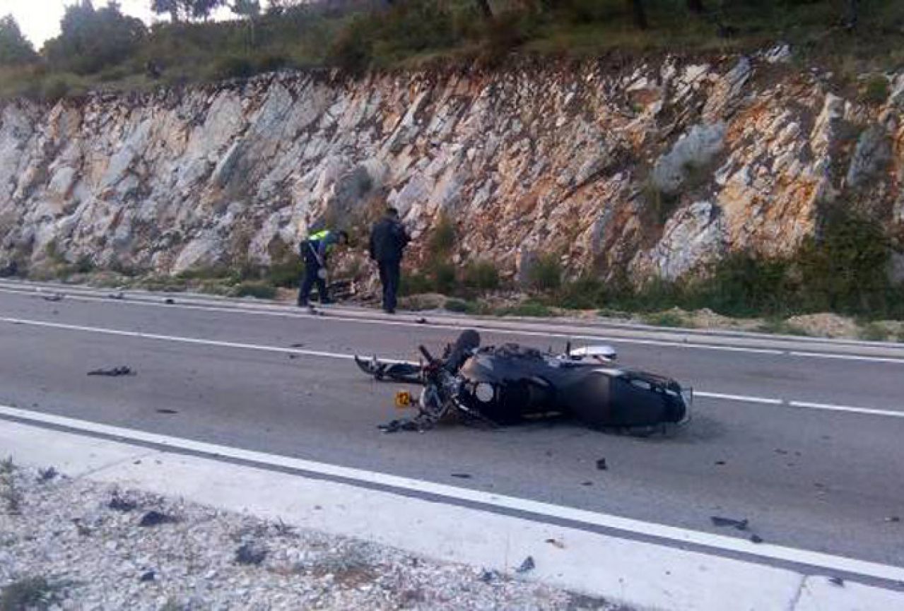 Makarska: U sudaru tri motocikla poginula jedna osoba