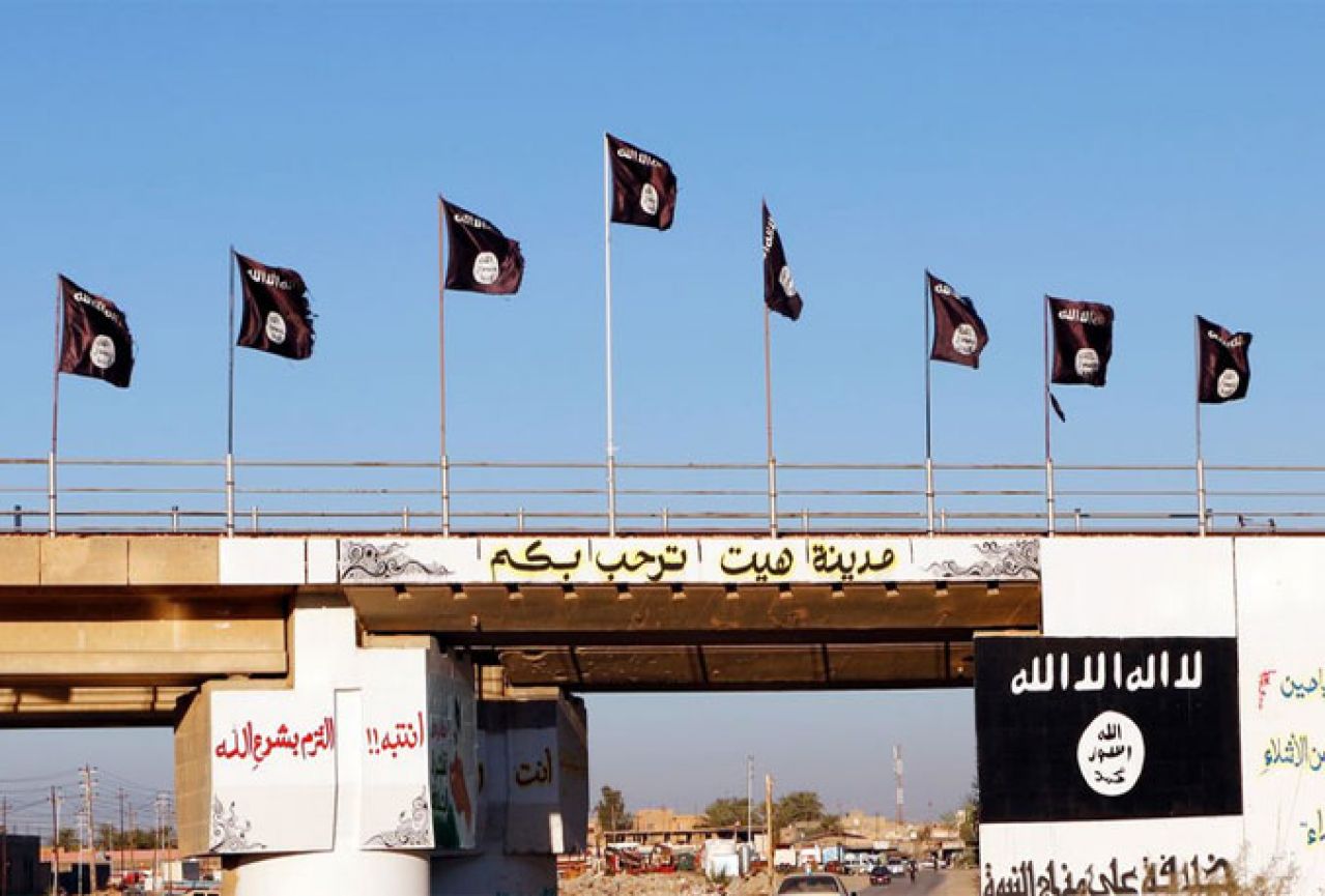 U Raqqi zavladala panika: Nema vode i struje, uništene ISIL-ove zalihe nafte...