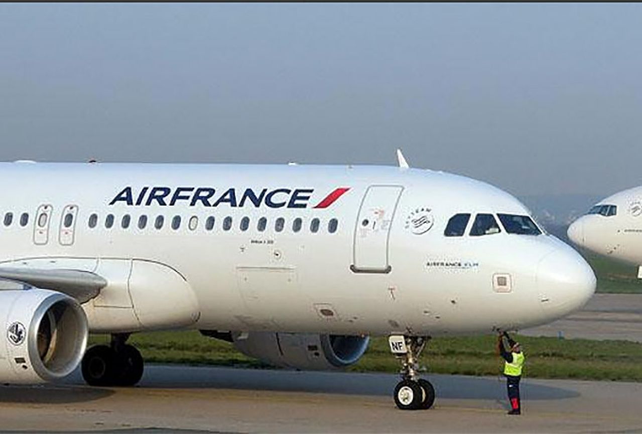 Zbog sigurnosnih prijetnji preusmjerena dva aviona Air Francea na letu iz SAD-a u Pariz