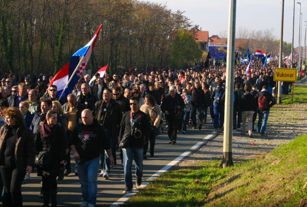 U koloni sjećanja i mnogobrojni građani BiH