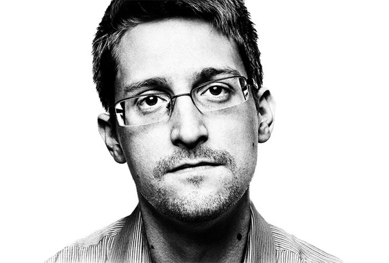 Snowden kriv za napad u Parizu