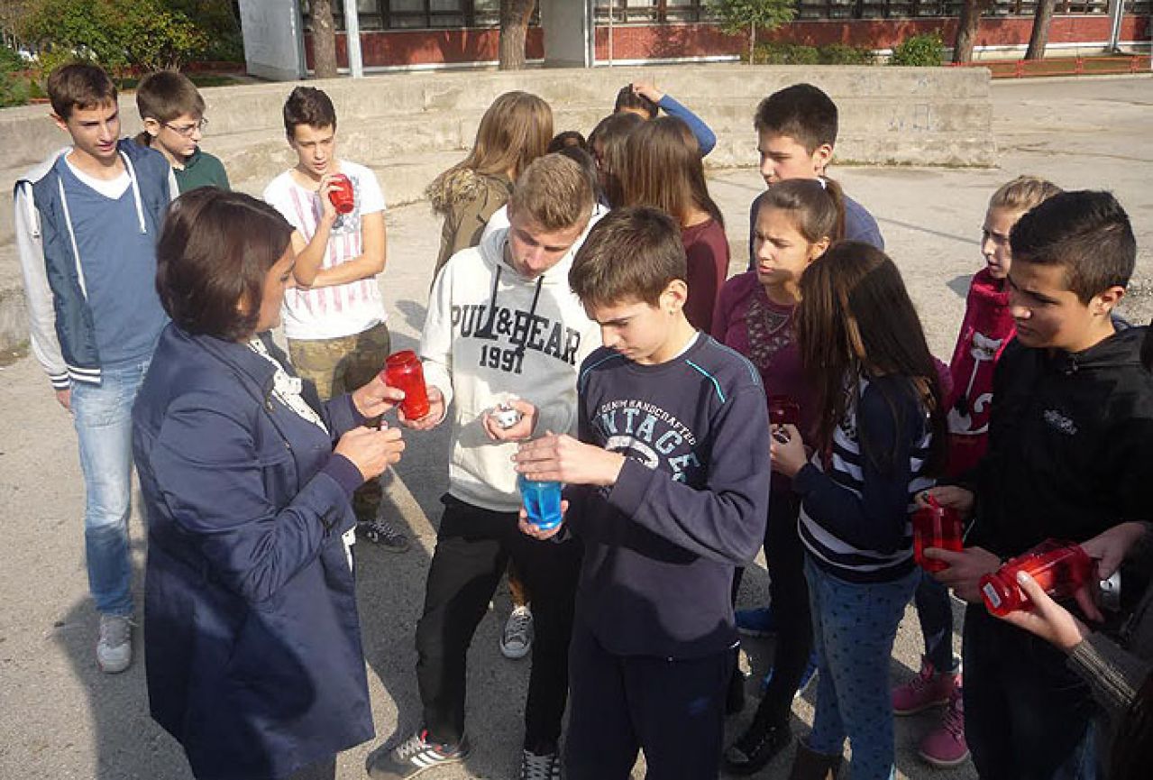 Osnovnoškolci s Bijelog Brijega odali počast žrtvama Vukovara